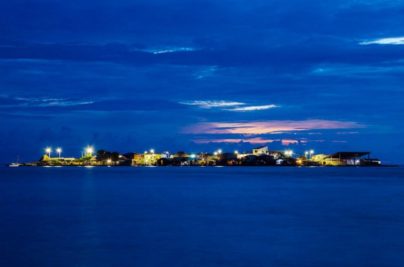 You give me a hairstyle, and I'll give you fish for lunch: how a thousand people get along on an island the size of a football field