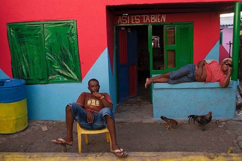 You give me a hairstyle, and I'll give you fish for lunch: how a thousand people get along on an island the size of a football field