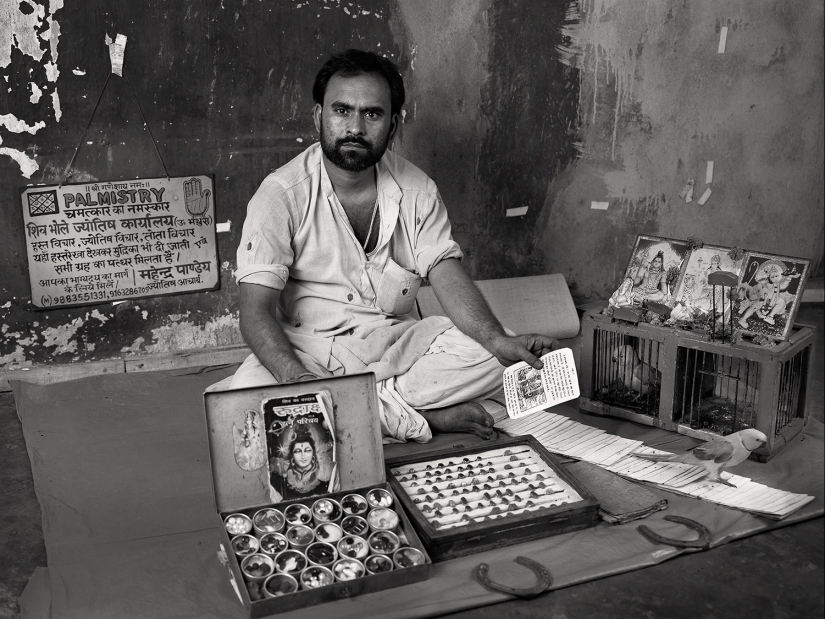 How to earn cleaner ears, a street astrologer and other representatives of vanishing professions in India How to earn cleaner ears, a street astrologer and other representatives of vanishing professions in India