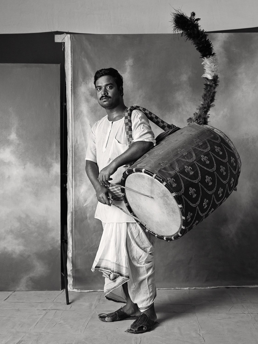 How to earn cleaner ears, a street astrologer and other representatives of vanishing professions in India How to earn cleaner ears, a street astrologer and other representatives of vanishing professions in India