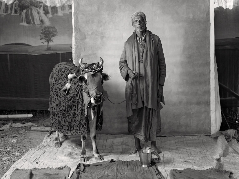 How to earn cleaner ears, a street astrologer and other representatives of vanishing professions in India How to earn cleaner ears, a street astrologer and other representatives of vanishing professions in India