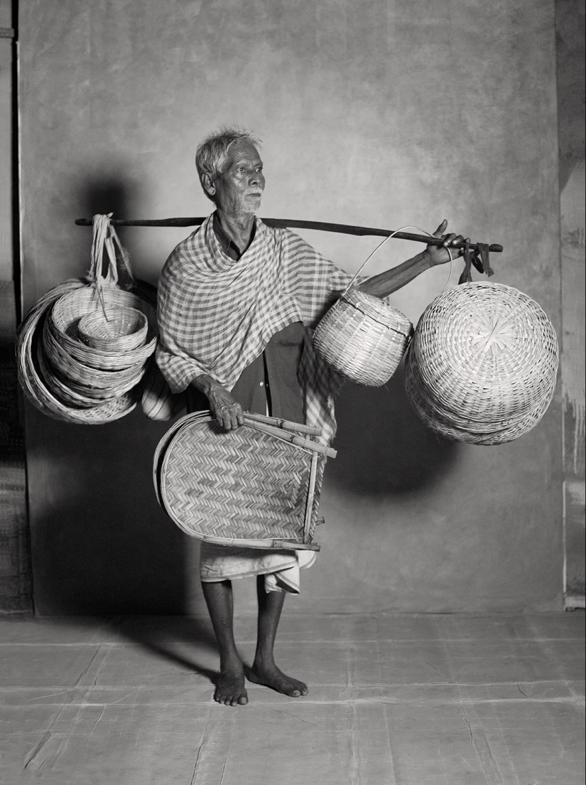 How to earn cleaner ears, a street astrologer and other representatives of vanishing professions in India How to earn cleaner ears, a street astrologer and other representatives of vanishing professions in India