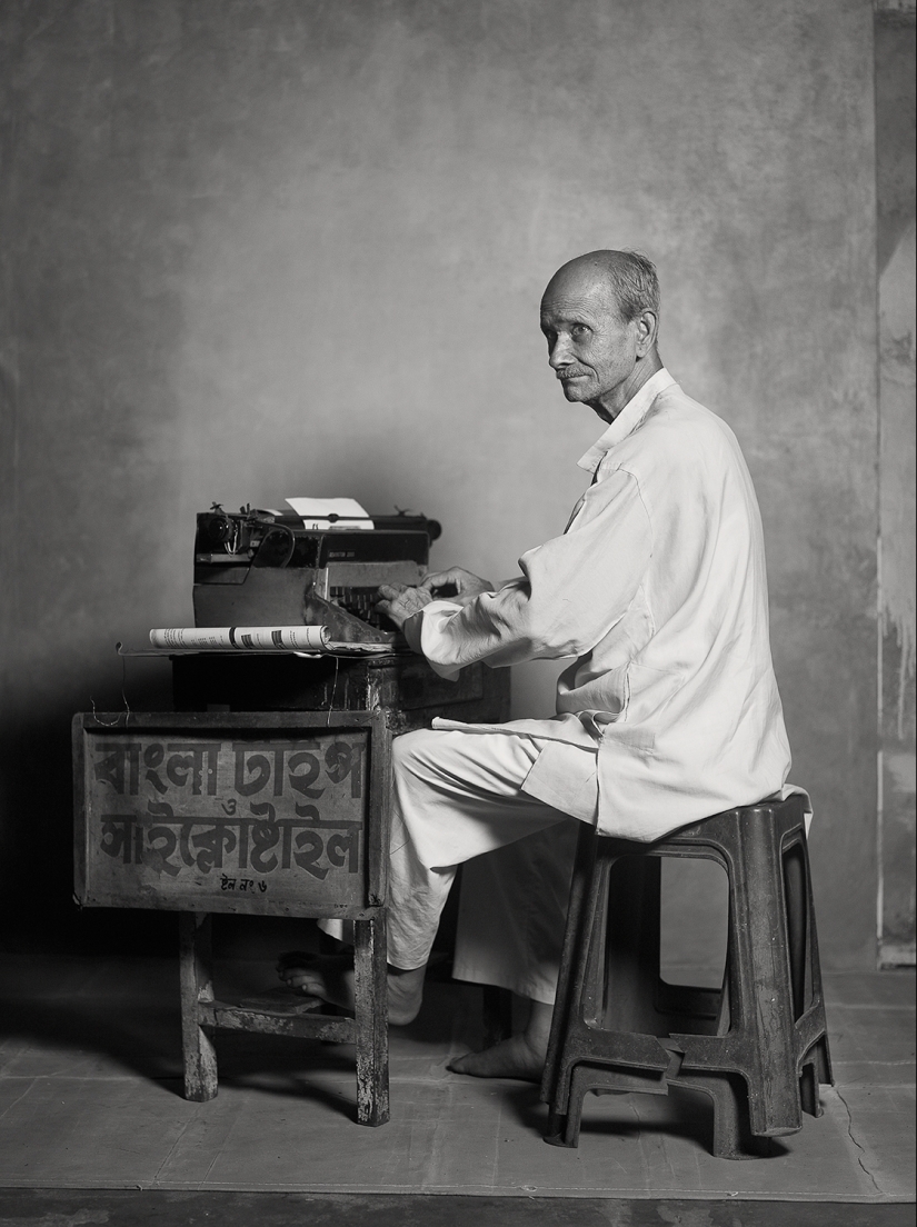 How to earn cleaner ears, a street astrologer and other representatives of vanishing professions in India How to earn cleaner ears, a street astrologer and other representatives of vanishing professions in India