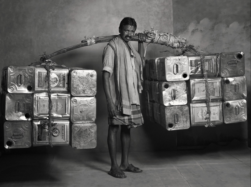 How to earn cleaner ears, a street astrologer and other representatives of vanishing professions in India How to earn cleaner ears, a street astrologer and other representatives of vanishing professions in India