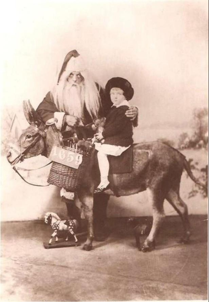 Papá Noel enojado y aterrador Papá Noel enojado y aterrador